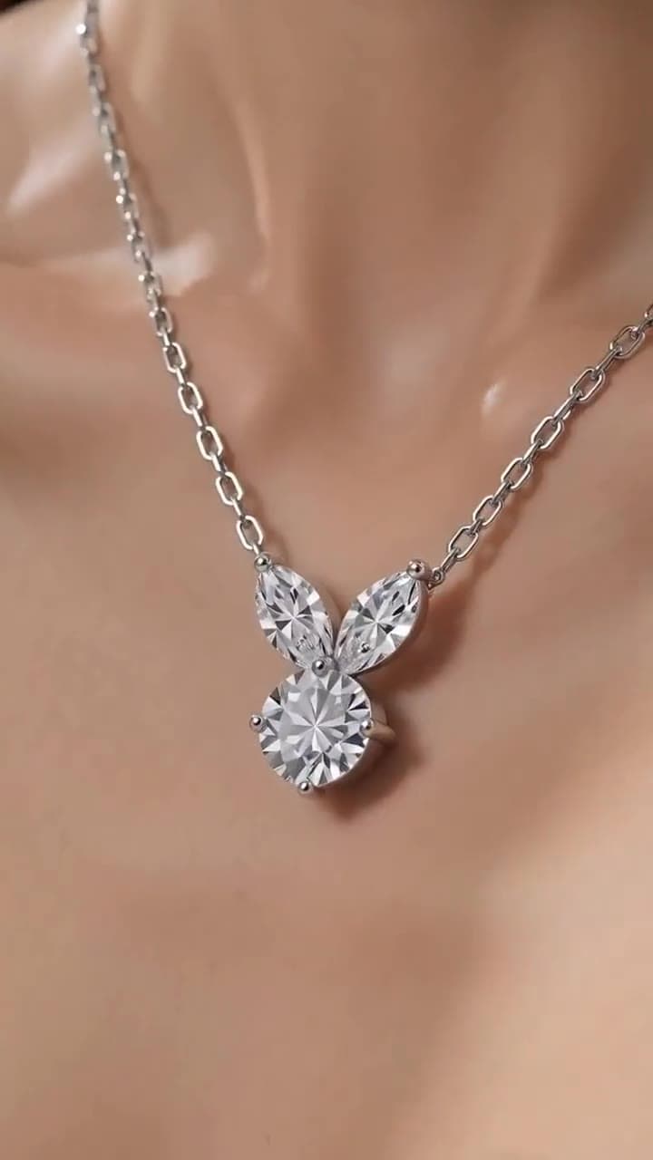 Jewellery product reel: pendant